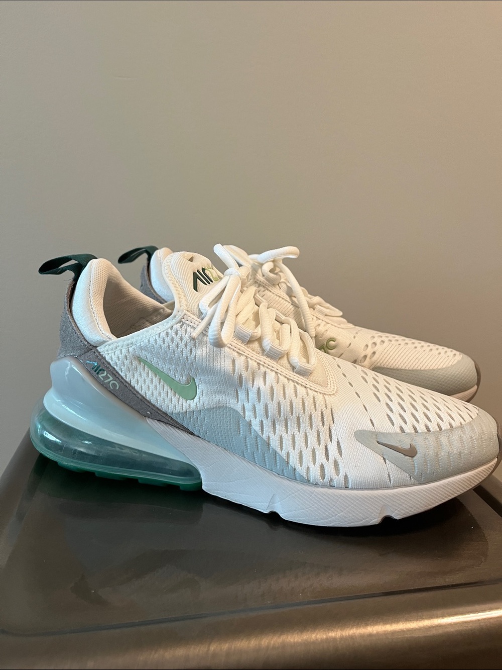 Nike Air Max 270 Sneakers size 9